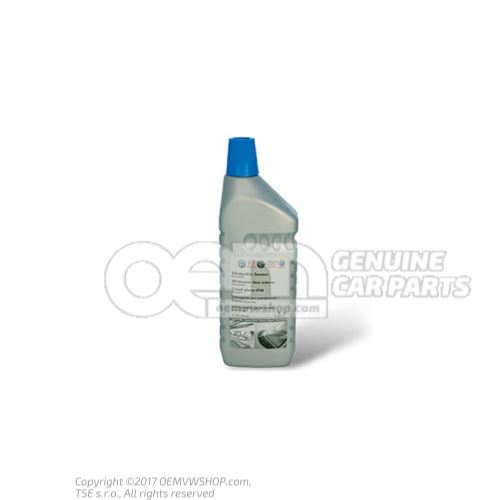 Concentrated glass cleaner for use in summer in wind-screen washer system G  052184A2
